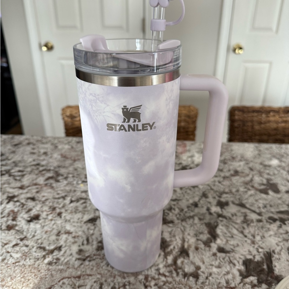 Stanley 40 oz cup with straw and cover Quencher